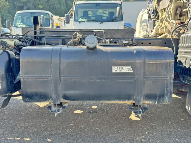 燃料タンクは70Lです。|三菱 キャンター 2PG-FBA30(2WD)の写真32