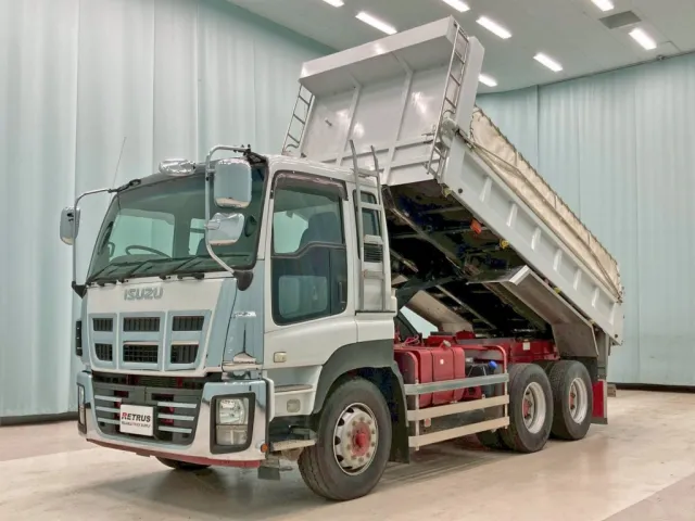 フロント周り、メッキパーツで飾っています。|いすゞ ギガ QKG-CXZ77ATの写真1