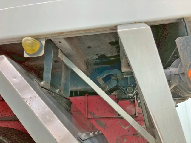 シャーシとネタの状態です。(縦ネタ・横ネタは鉄製です)|いすゞ ギガ QKG-CXZ77ATの写真6