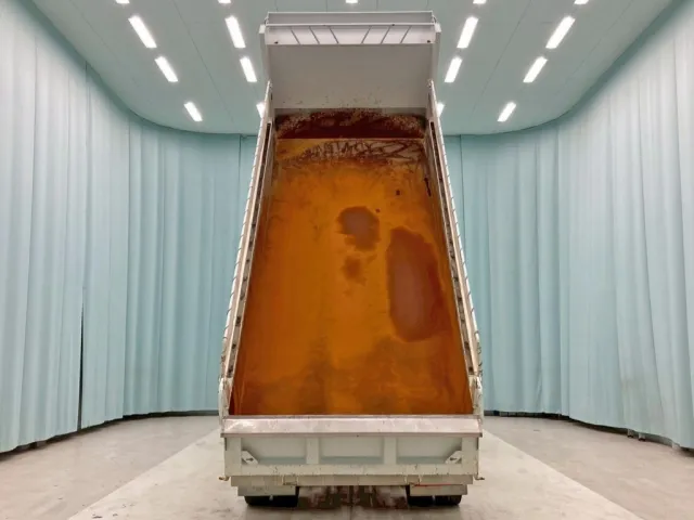 床は鉄板です。|いすゞ ギガ QKG-CXZ77ATの写真10