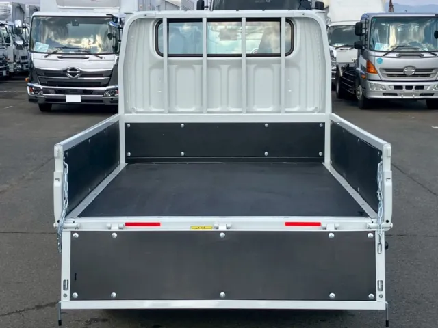 三菱 キャンター 2RG-FBA20(2WD)の写真9