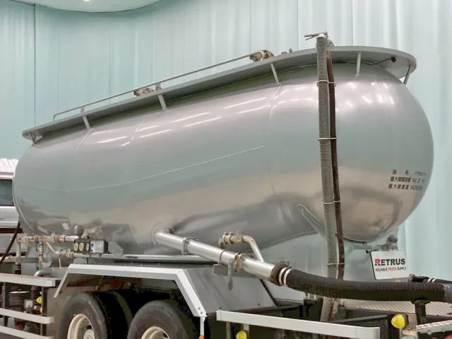 タンクの外観状態です。(助手席側)|UDトラックス クオン QKG-CD5ZLの写真13