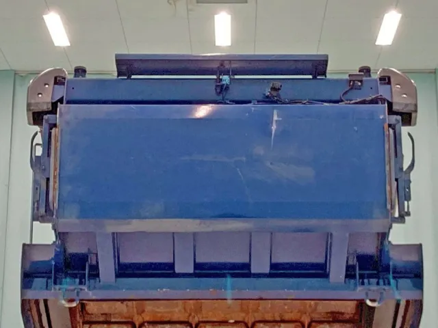 汚水タンク底面の状態です。|日野 デュトロ 2RG-XZU600E(2WD)の写真9