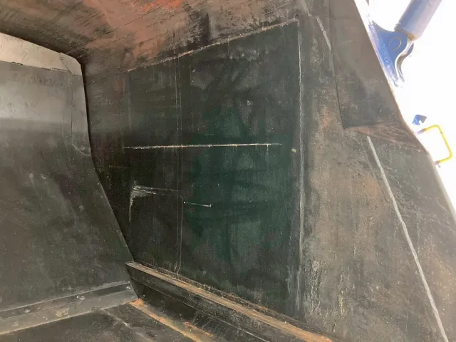 タンク運転席側に鉄板が当ててあります。|日野 デュトロ 2RG-XZU600E(2WD)の写真14