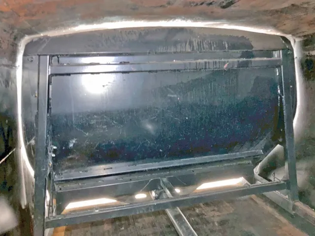 排出板裏側の状態です。|日野 デュトロ 2RG-XZU600E(2WD)の写真16