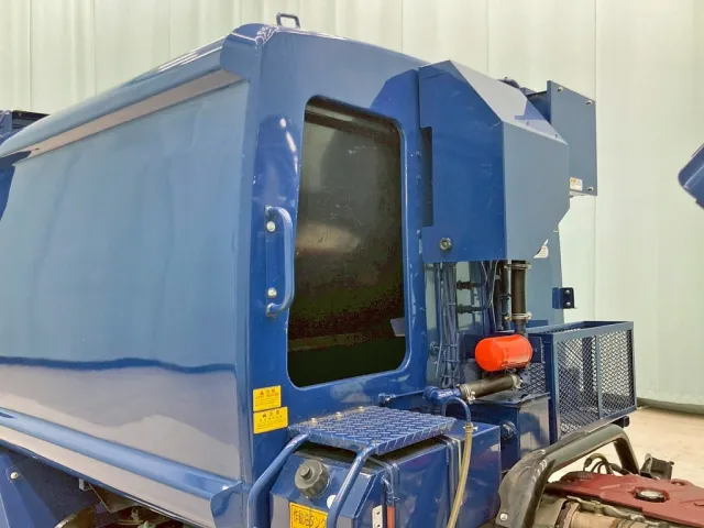 タンク前方の状態です。|日野 デュトロ 2RG-XZU600E(2WD)の写真18