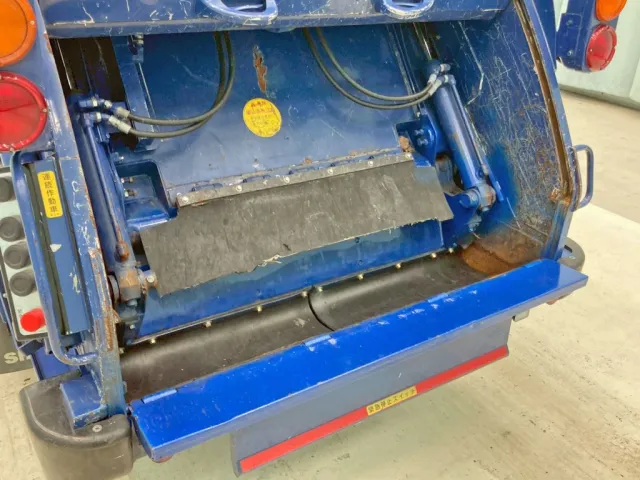 積み込み方式はプレス式です。|日野 デュトロ 2RG-XZU600E(2WD)の写真25