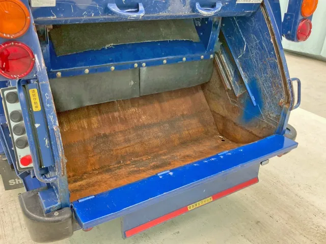 積み込み方式はプレス式です。|日野 デュトロ 2RG-XZU600E(2WD)の写真26