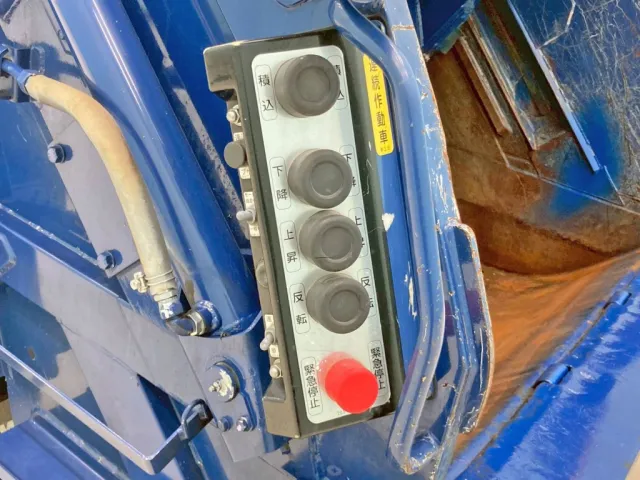 連続 ⇔ 単独切り替えスイッチ付きです。|日野 デュトロ 2RG-XZU600E(2WD)の写真28