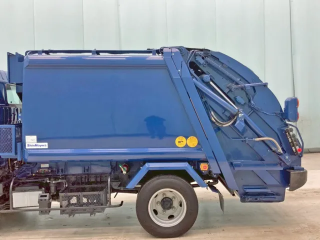 タンクの外観状態です。(助手席側)|日野 デュトロ 2RG-XZU600E(2WD)の写真30