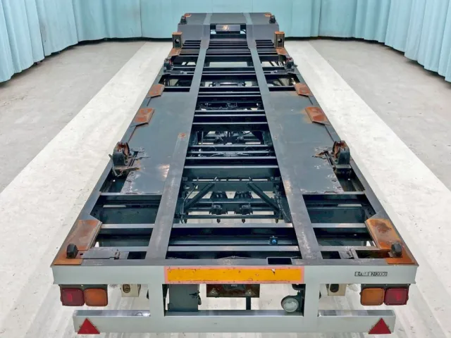 JRコンテナを3つ 若しくは 海上用20フィートコンテナを1つ積載できます。|日通  NT21C026の写真9