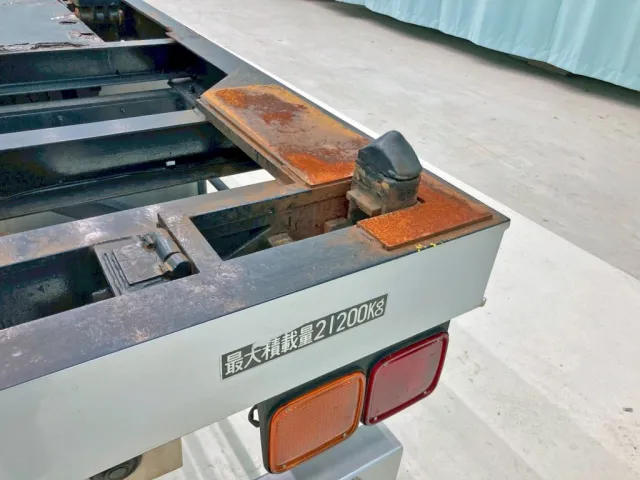 運転席側後方の海上用コンテナのフタが欠品しています。|日通  NT21C026の写真12