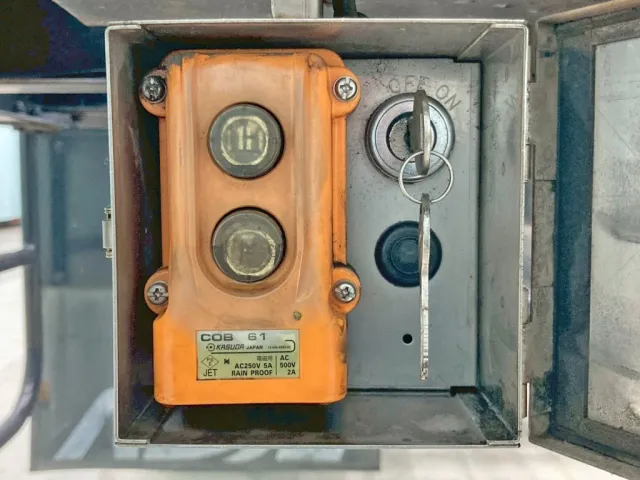 リヤ助手席側のスイッチです。|日通  NT21C026の写真21