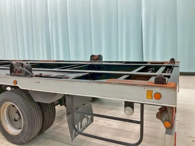 JRコンテナ用の緊締装置 及び 海上用コンテナのツイストロックは格納式です。(後方)|日通  NT21C026の写真24