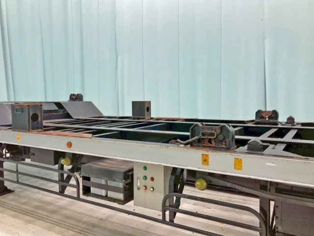 JRコンテナ用の土台・緊締装置 及び 海上用コンテナのツイストロックは格納式です。(中央部)|日通  NT21C026の写真25