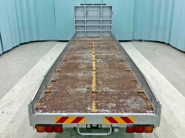 床は鉄板です。|日野 プロフィア QKG-FW1EXBGの写真9