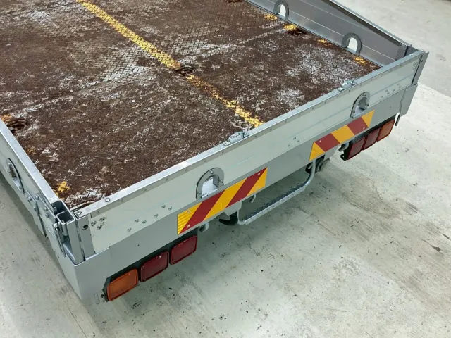 リヤアオリは差込式です。|日野 プロフィア QKG-FW1EXBGの写真10