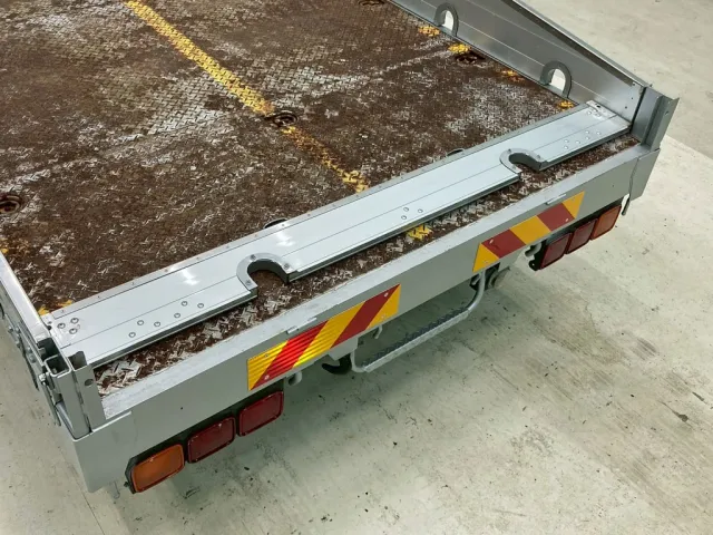 アオリを外した状態です。|日野 プロフィア QKG-FW1EXBGの写真11