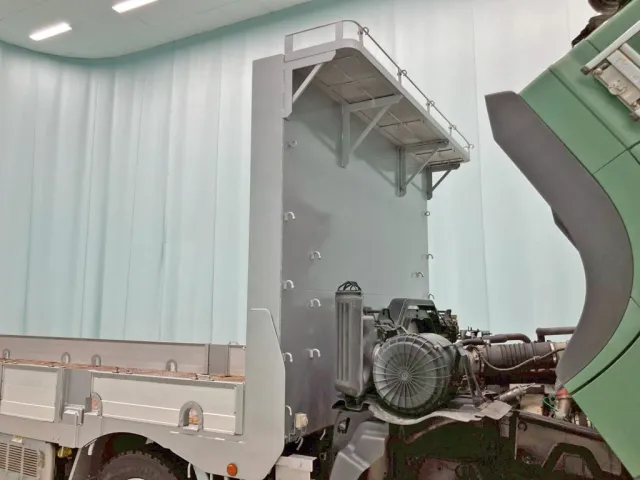 前壁にフックが複数付いています。(運転席側)|日野 プロフィア QKG-FW1EXBGの写真16