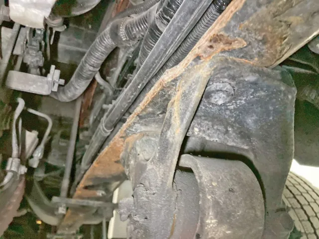 下回りの状態です。(中央前方)|日野 プロフィア QKG-FW1EXBGの写真20