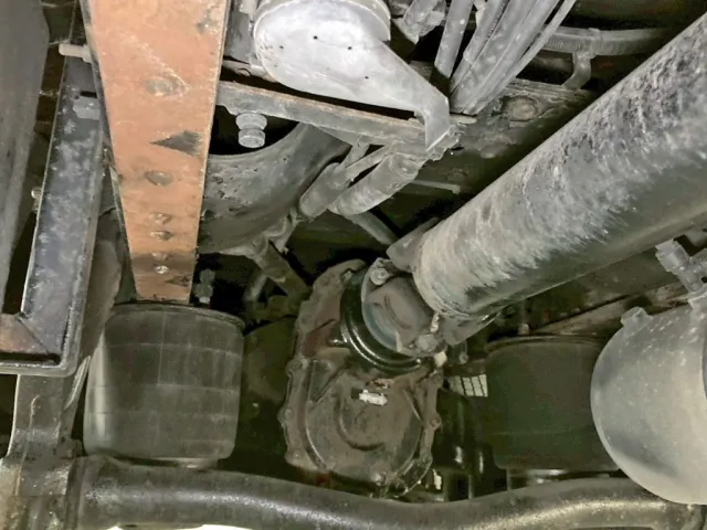 下回りの状態です。(中央後方)|日野 プロフィア QKG-FW1EXBGの写真22