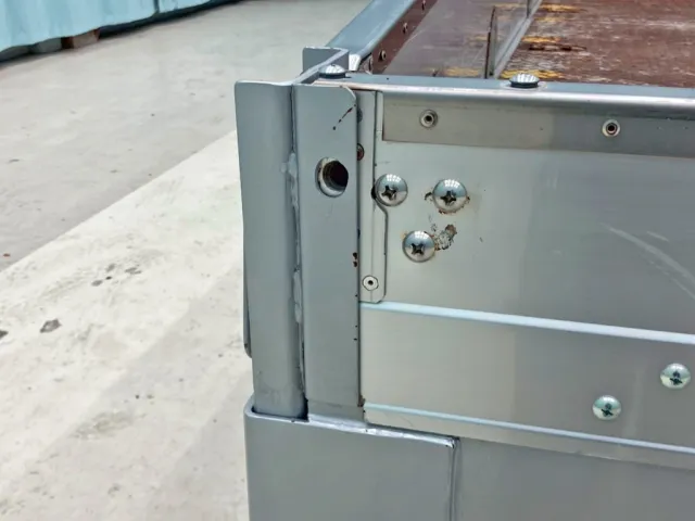 リヤアオリ止めボルトが欠品しています。(助手席側)|日野 プロフィア QKG-FW1EXBGの写真25