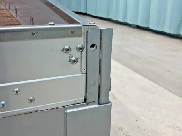 リヤアオリ止めボルトが欠品しています。(運転席側)|日野 プロフィア QKG-FW1EXBGの写真26