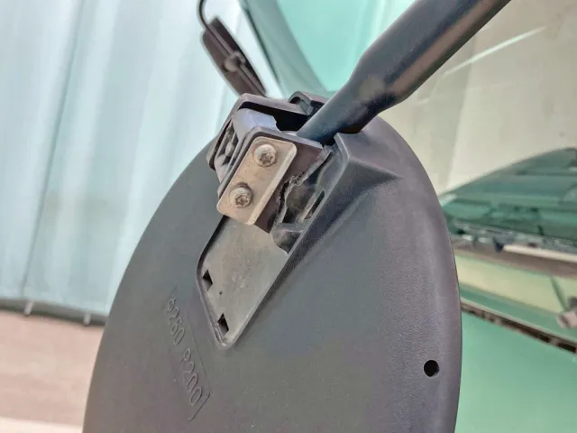 フロントアンダーミラー取付部に割れがあります。|日野 プロフィア QKG-FW1EXBGの写真30