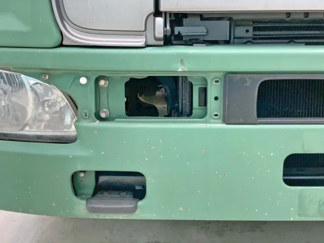 フロントバンパー運転席側カバーが欠品しています。|日野 プロフィア QKG-FW1EXBGの写真32