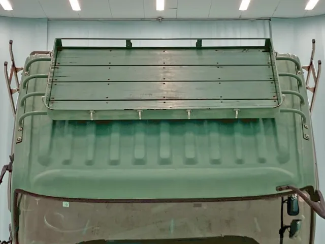 ルーフにシートデッキが付いています。|日野 プロフィア QKG-FW1EXBGの写真42