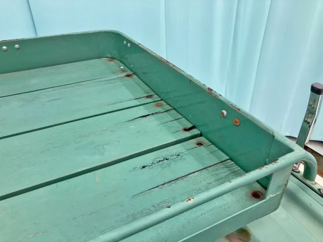 シートデッキ運転側に割れがあります。|日野 プロフィア QKG-FW1EXBGの写真44