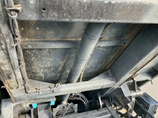 横ネタに曲がりがあります。|いすゞ フォワード TKG-FRR90S2(2WD)の写真14