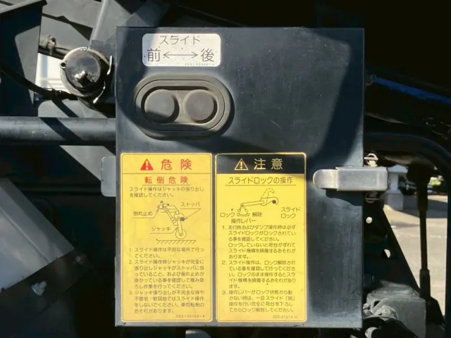 スライドの操作スイッチです。|いすゞ フォワード TKG-FRR90S2(2WD)の写真20