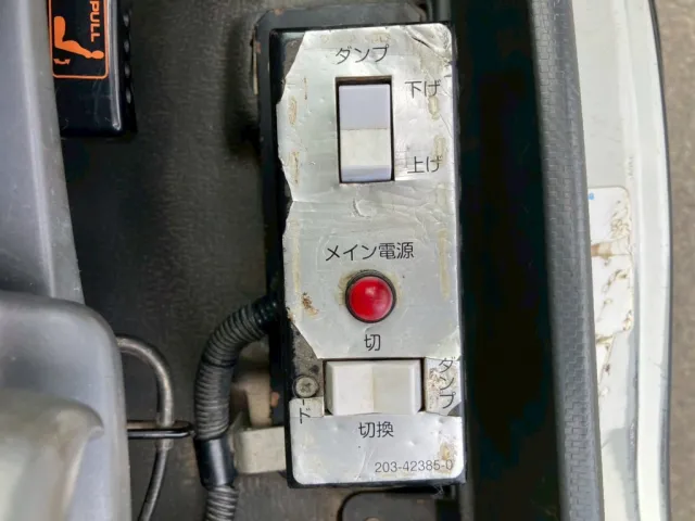 上物の操作スイッチです。|いすゞ フォワード TKG-FRR90S2(2WD)の写真21