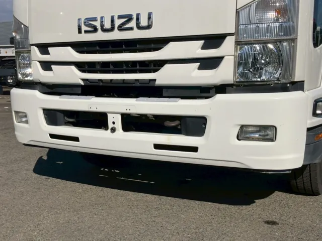 フロントバンパーにキズ・サビがあります。|いすゞ フォワード TKG-FRR90S2(2WD)の写真22