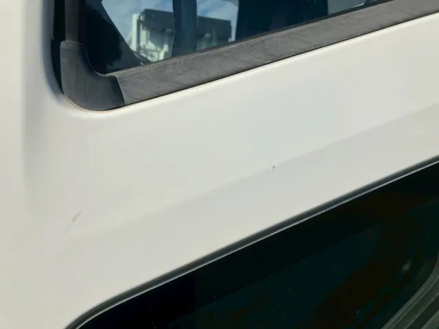 助手席側ドアにキズ・板金塗装跡があります。|いすゞ フォワード TKG-FRR90S2(2WD)の写真23