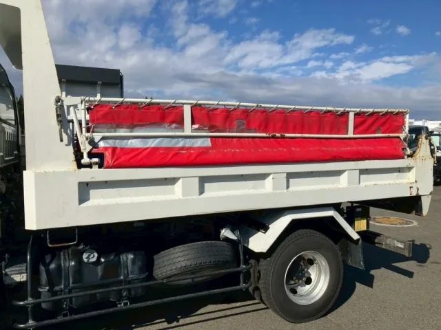 助手席側ボディーにキズ・ヘコミ・サビがあります。シートに破れ・補修跡があります。|いすゞ フォワード TKG-FRR90S2(2WD)の写真24