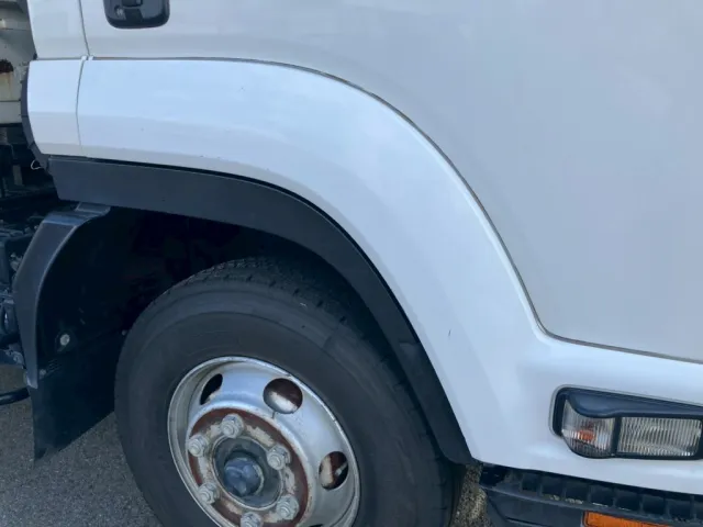 運転席側ドアにキズがあります。|いすゞ フォワード TKG-FRR90S2(2WD)の写真27