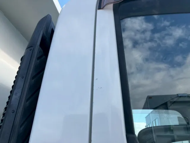 運転席側ドアにキズがあります。|いすゞ フォワード TKG-FRR90S2(2WD)の写真28