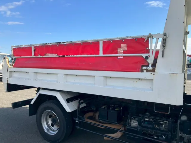 運転席側ボディーにキズ・サビ・ヘコミがあります。シートに破れ・補修跡があります。|いすゞ フォワード TKG-FRR90S2(2WD)の写真29