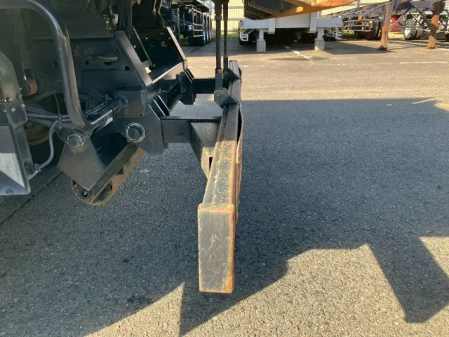 リヤバンパーに曲がりがあります。|いすゞ フォワード TKG-FRR90S2(2WD)の写真34