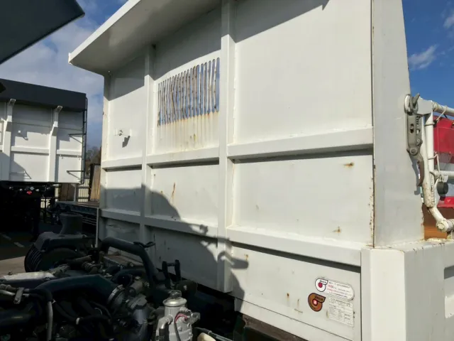 プロテクター外側にキズ・サビ・ヘコミがあります。|いすゞ フォワード TKG-FRR90S2(2WD)の写真37