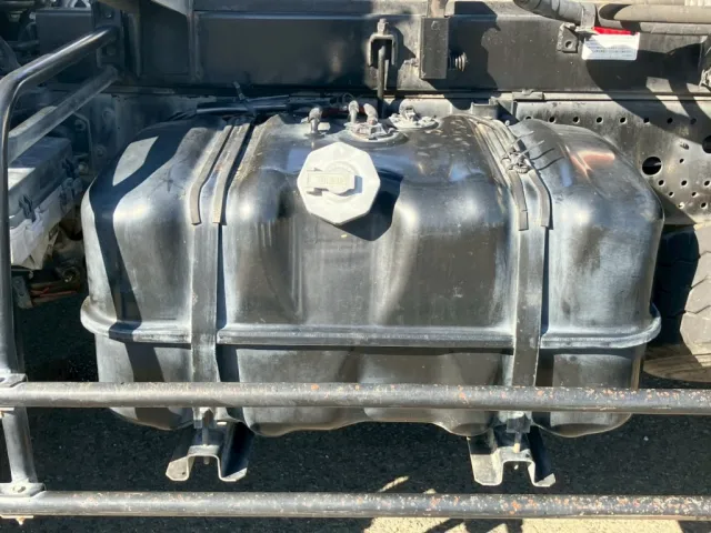 燃料タンクは100Lです。|いすゞ フォワード TKG-FRR90S2(2WD)の写真41