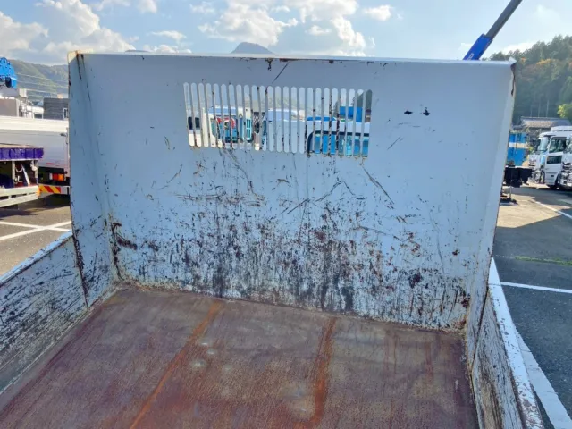 プロテクターにキズがあります。|いすゞ エルフ TPG-NKR85AN(2WD)の写真13