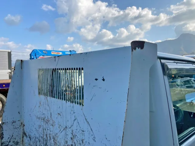 プロテクター運転席側にキズ・サビがあります。|いすゞ エルフ TPG-NKR85AN(2WD)の写真15