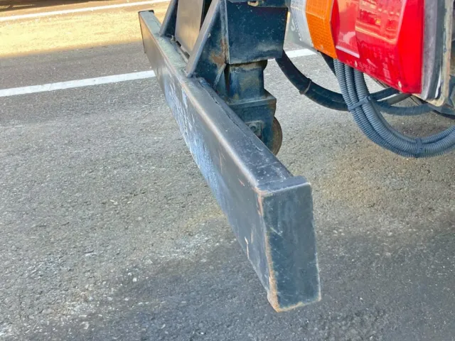 リヤバンパー運転席側に少々曲がりがあります。|いすゞ エルフ TPG-NKR85AN(2WD)の写真27