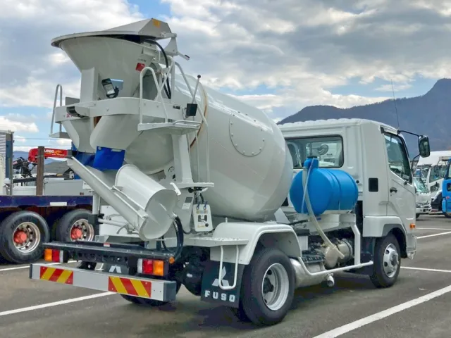 三菱 ファイター 2KG-FK72F(2WD)の写真4