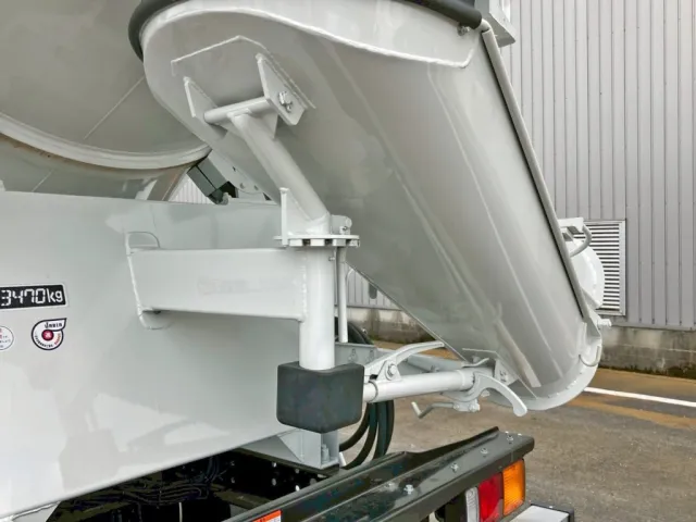 シューターは手動式です。|三菱 ファイター 2KG-FK72F(2WD)の写真12