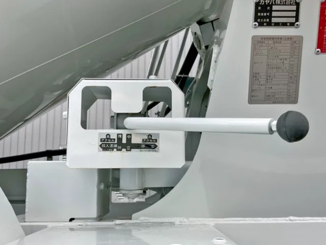 上物の操作レバーです。(助手席側)|三菱 ファイター 2KG-FK72F(2WD)の写真14