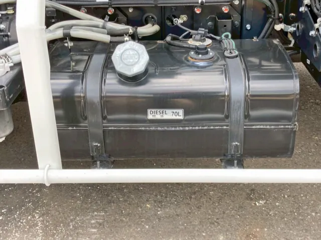 燃料タンクは70Lです。|三菱 ファイター 2KG-FK72F(2WD)の写真23
